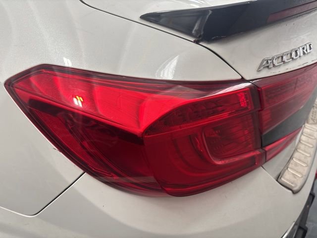 Used 2018 Honda Accord Touring image 7