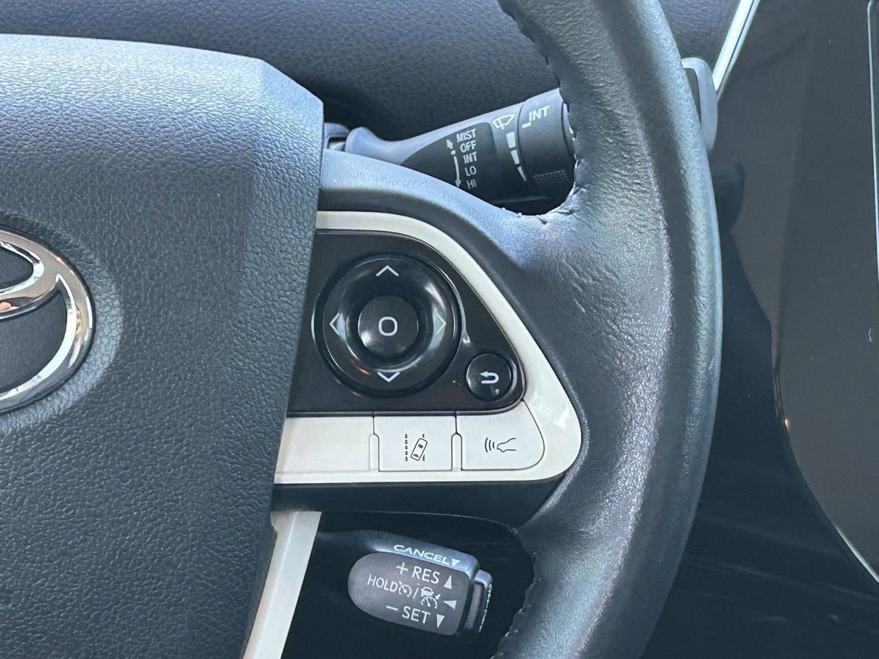 Used 2016 Toyota Prius Three Touring w/ Preferred Accessory Package FWD image 26