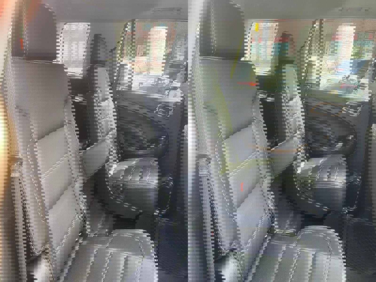 Used 2020 GMC Yukon Denali w/ Denali Premium Package image 37