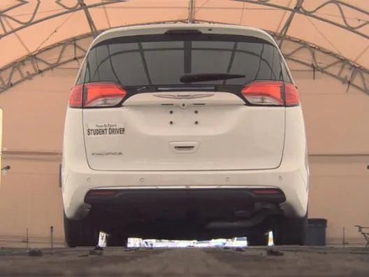 Used 2018 Chrysler Pacifica Touring-L Plus w/ Advanced Safetytec Group image 4