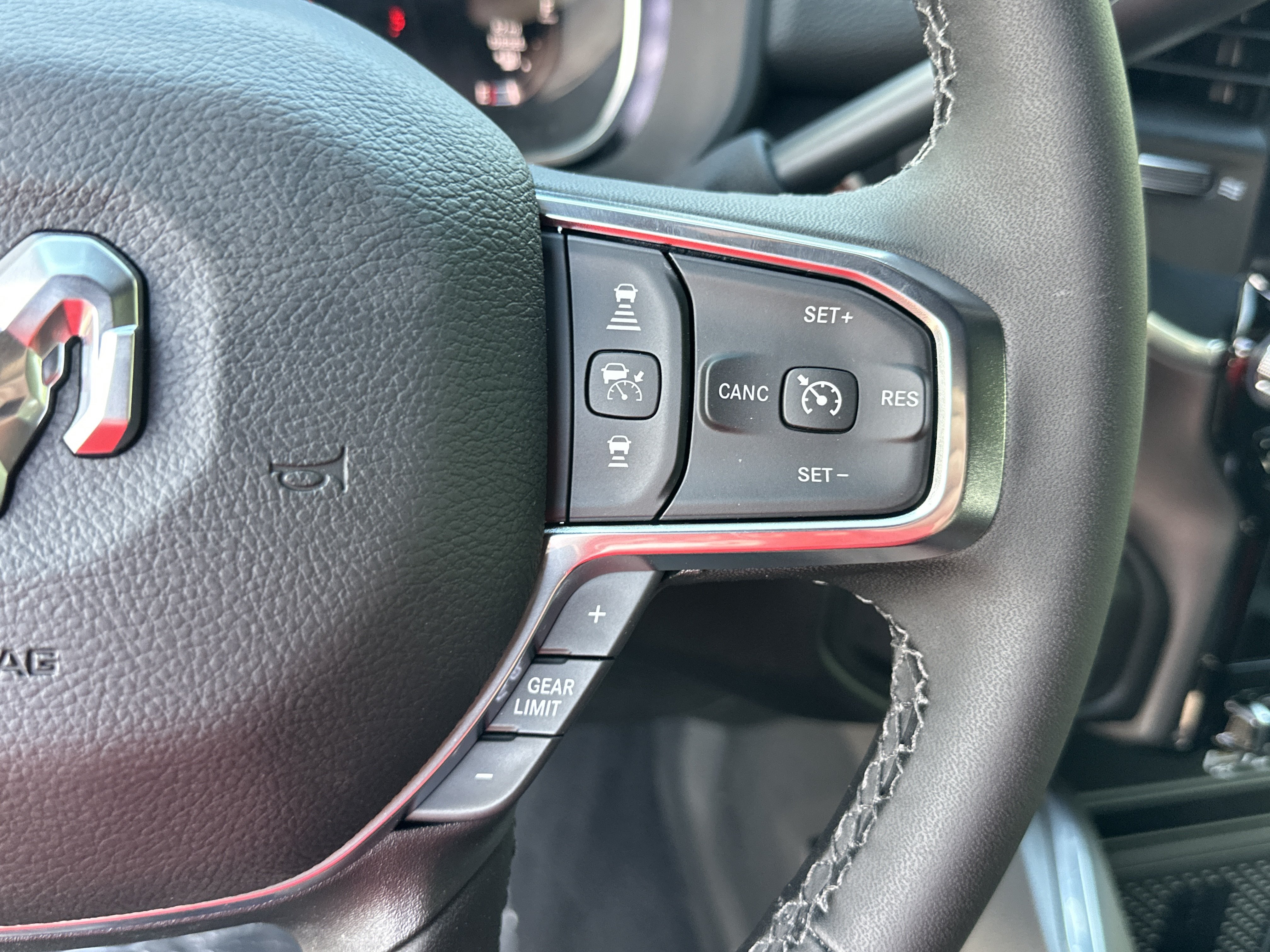 New 2026 RAM 2500 Laramie AWD/4WD image 9