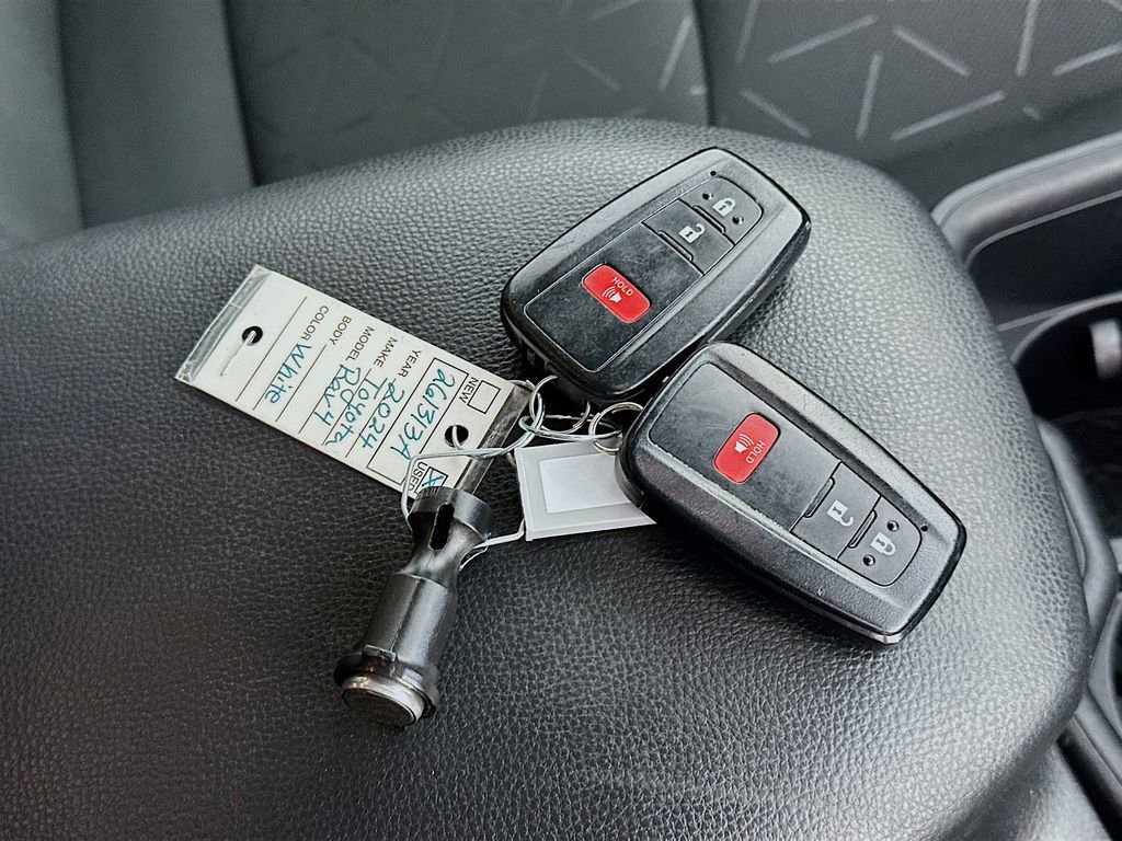 Used 2024 Toyota RAV4 XLE AWD/4WD image 33