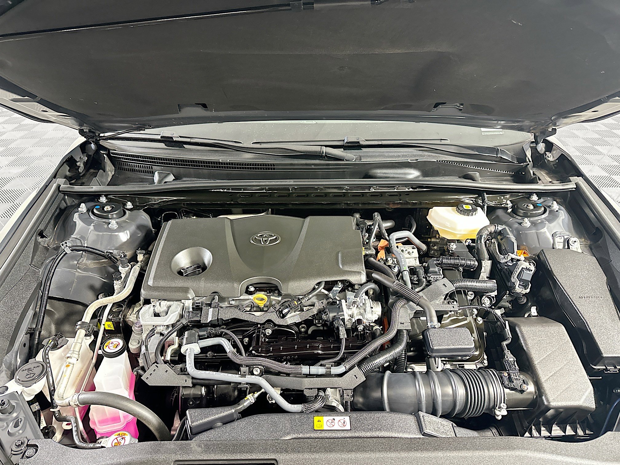 Used 2025 Toyota Camry SE image 34