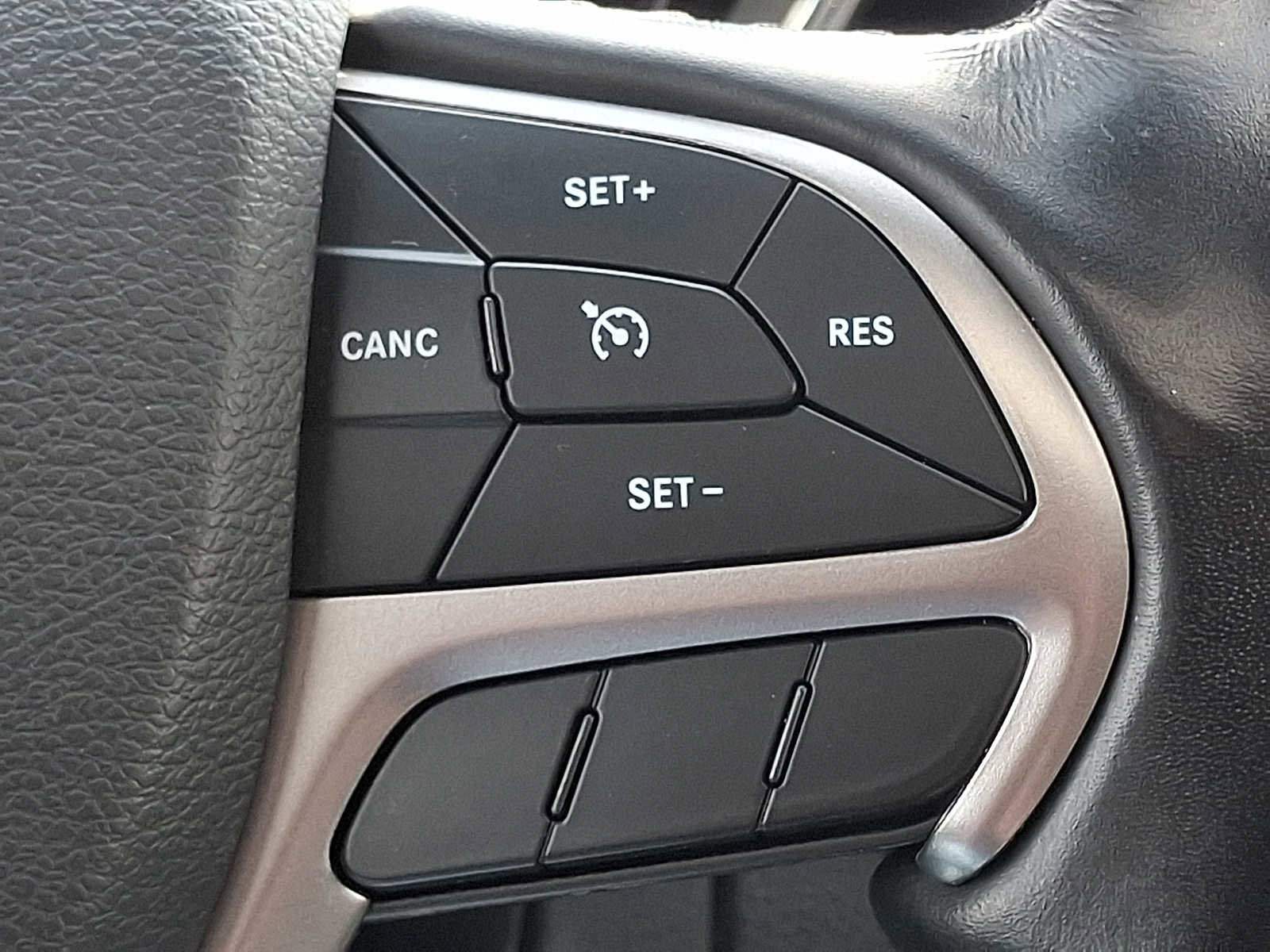 Used 2021 Jeep Grand Cherokee Limited w/ Premium Lighting Group image 25