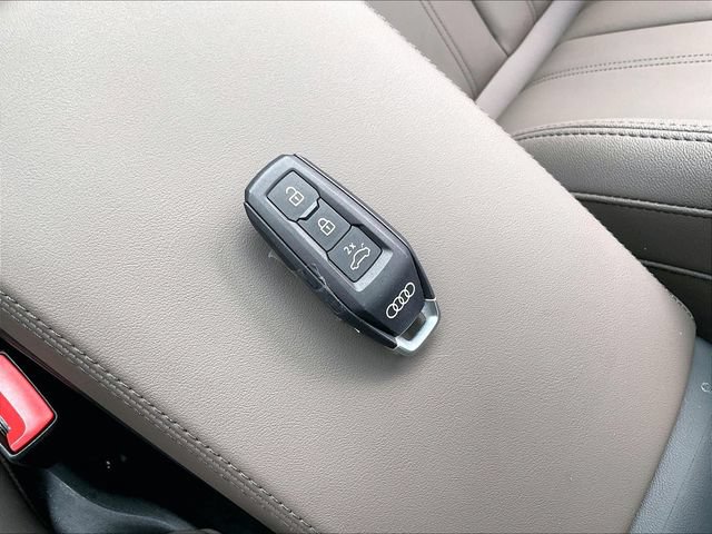 Used 2025 Audi Q5 Premium w/ Convenience Package AWD/4WD image 22