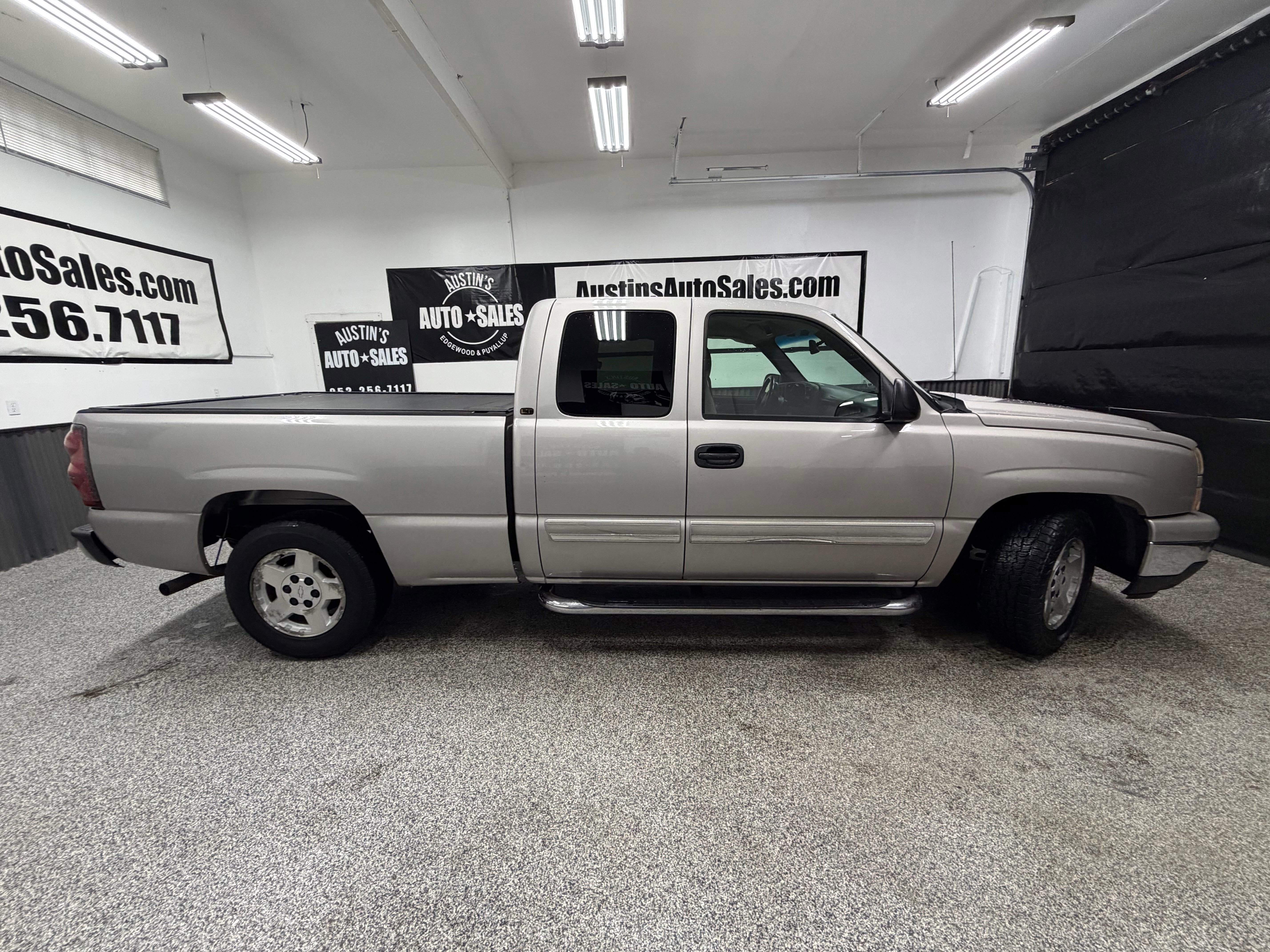 Used 2007 Chevrolet Silverado 1500 LT w/ Extended Cab Value Package RWD image 2