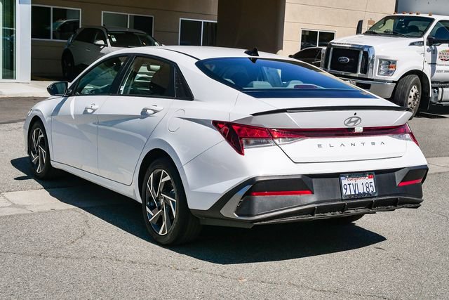 Certified 2025 Hyundai Elantra Sport image 7