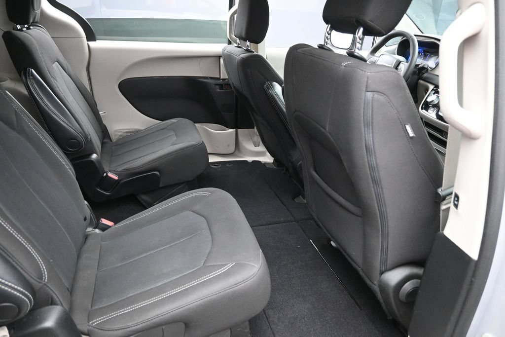 Used 2022 Chrysler Voyager LX FWD image 29