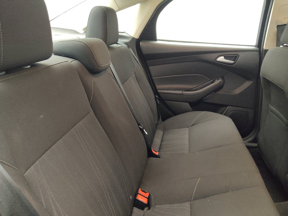 Used 2017 Ford Focus SE FWD image 19