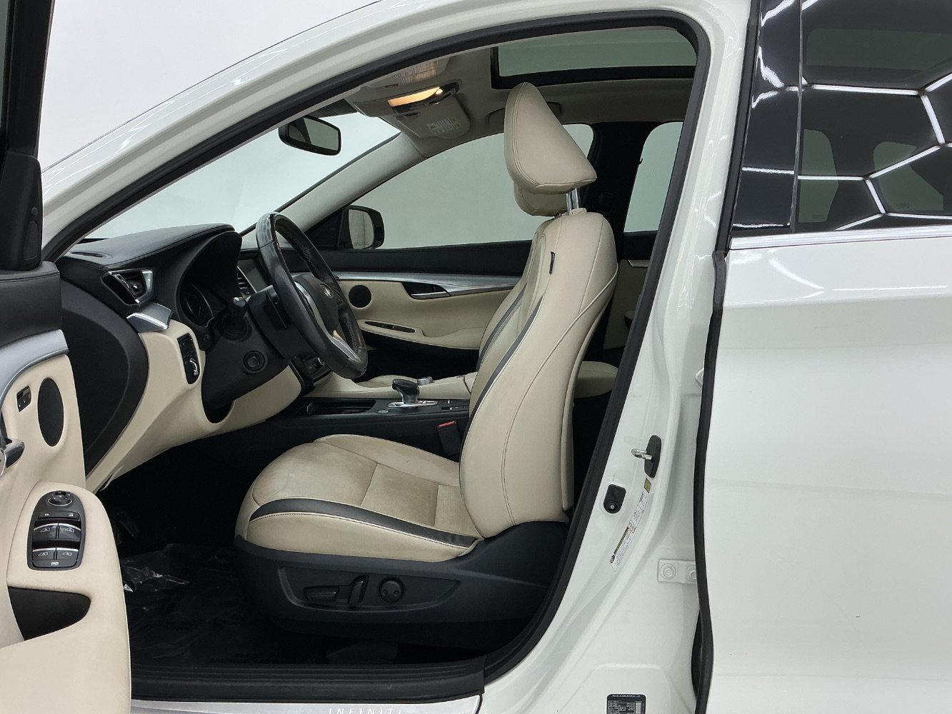 Used 2020 INFINITI QX50 Essential w/ Convenience Package FWD image 14