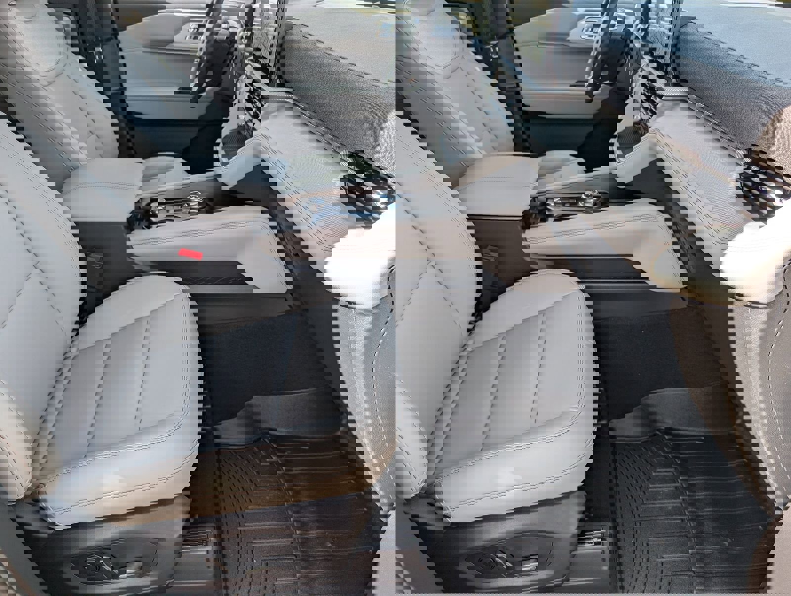 New 2026 Ford Explorer Active w/ Active Comfort Package image 28