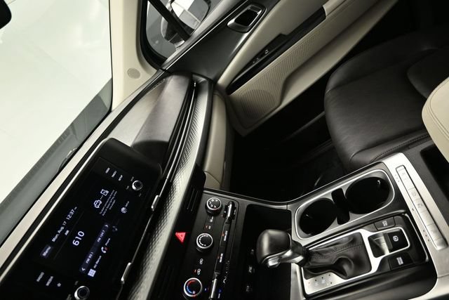 Used 2022 Kia Carnival LX FWD image 19