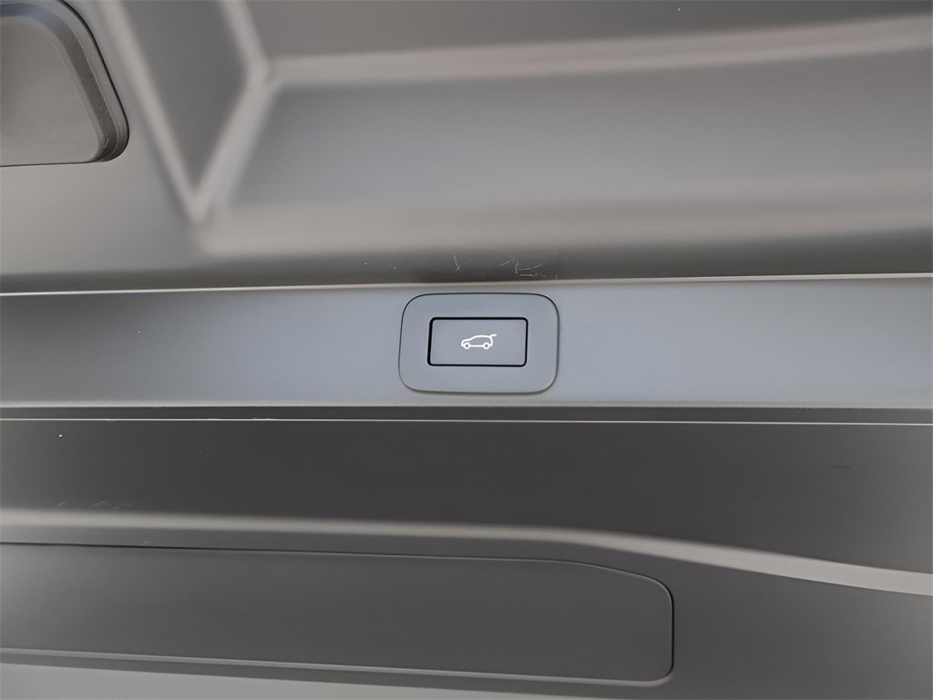Used 2023 Land Rover Range Rover SV image 17