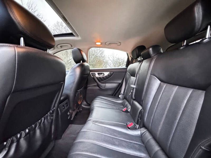 Used 2015 INFINITI QX70 AWD w/ Premium Package image 9