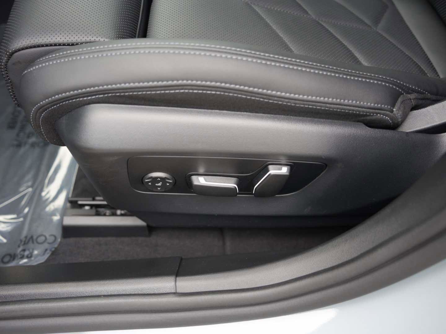 Used 2025 BMW i5 eDrive40i w/ M Sport Package image 16