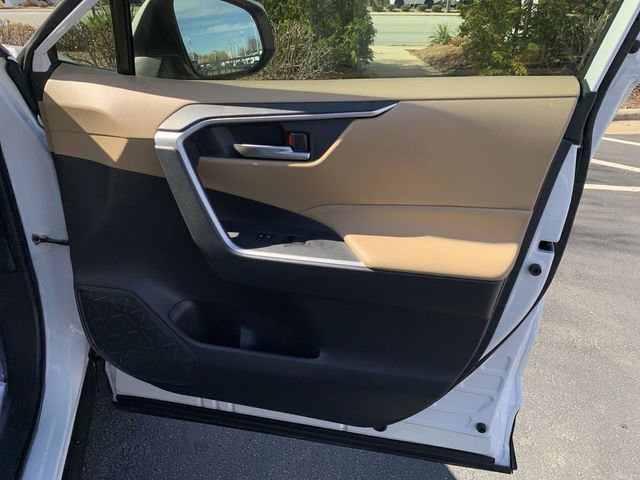 Used 2019 Toyota RAV4 XLE w/ Convenience Package image 13