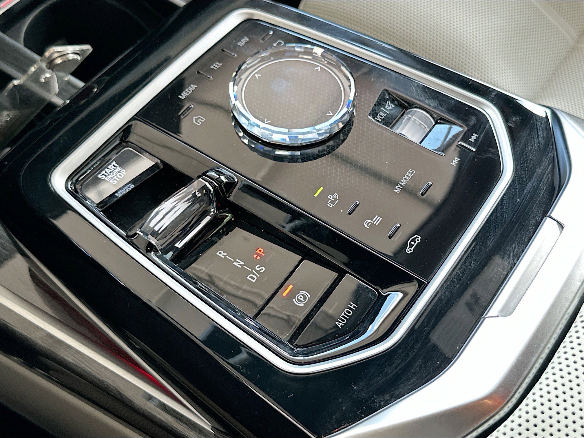 Used 2024 BMW 750e xDrive AWD/4WD image 17