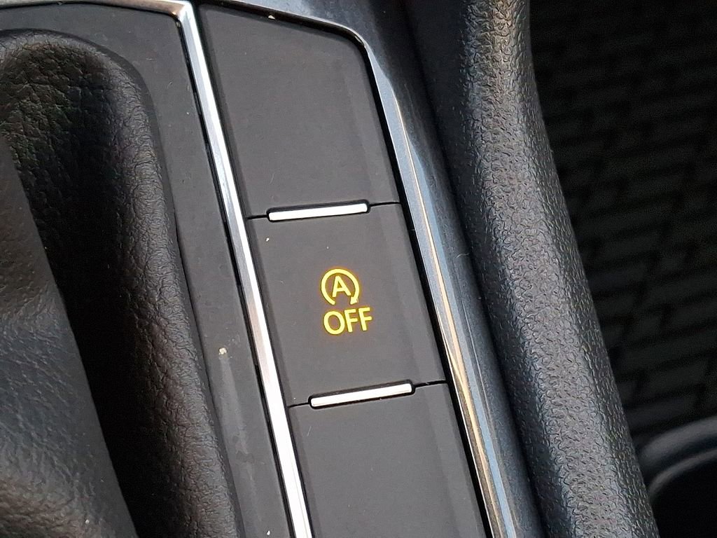 Used 2021 Volkswagen Tiguan SE image 19