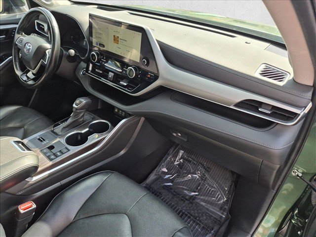 Used 2023 Toyota Highlander Platinum FWD image 25