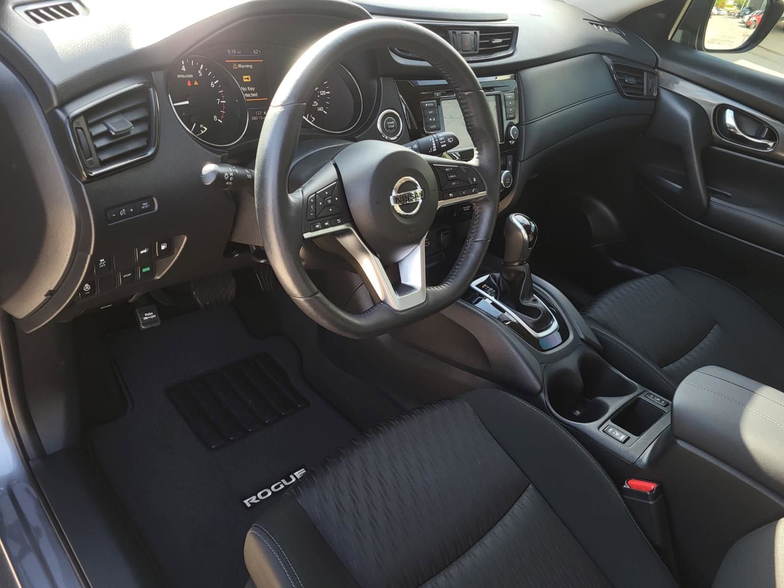 Used 2018 Nissan Rogue SV w/ Premium Package image 21