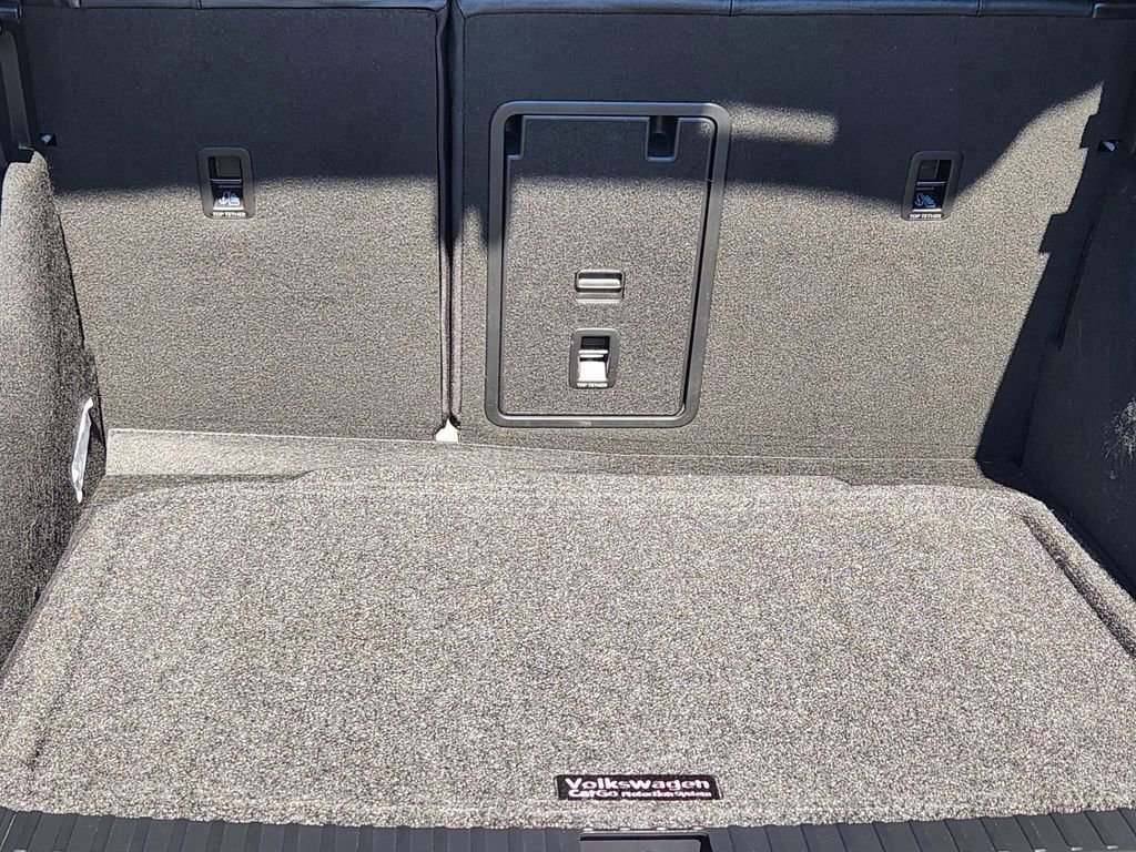 Used 2025 Volkswagen Taos SE image 21