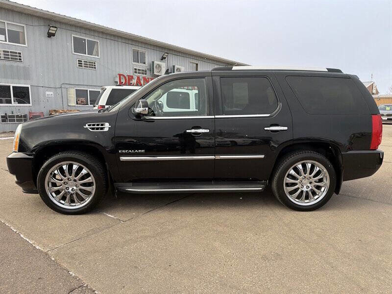 Used 2011 Cadillac Escalade AWD w/ Touring Package image 3