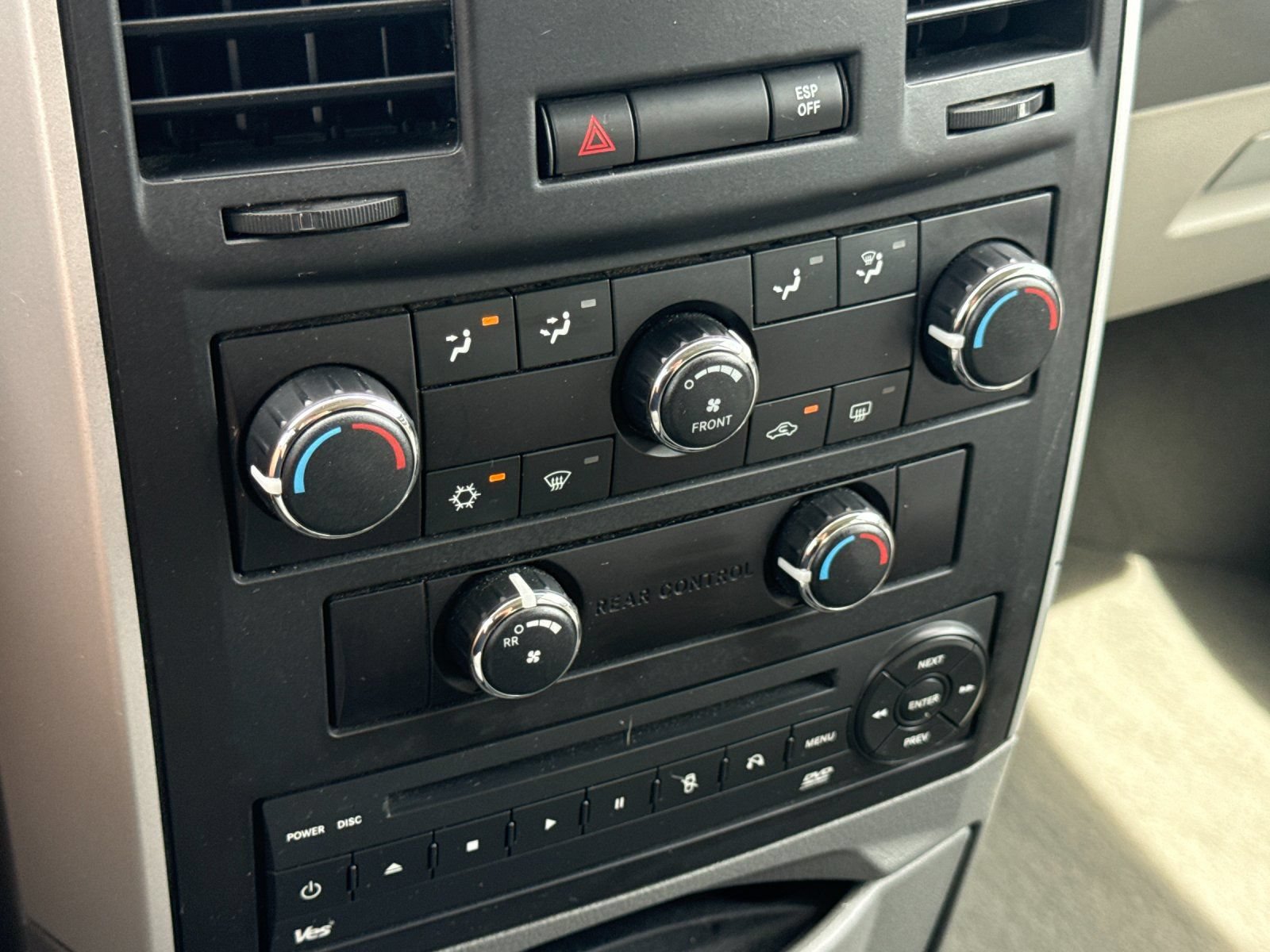 Used 2008 Dodge Grand Caravan SXT w/ Entertainment Group 2 FWD image 16