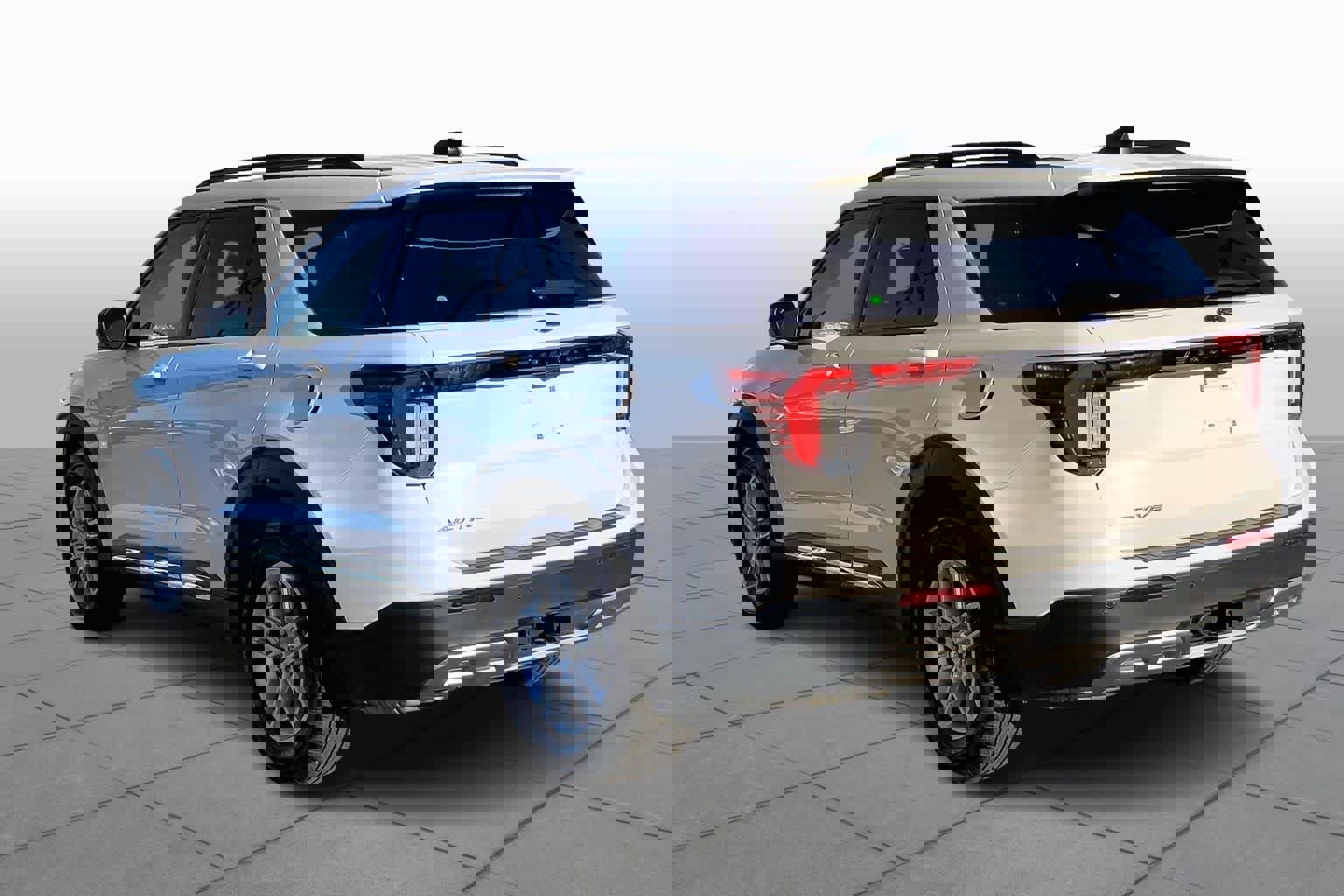 Used 2025 Ford Explorer Active w/ Active Comfort Package image 11