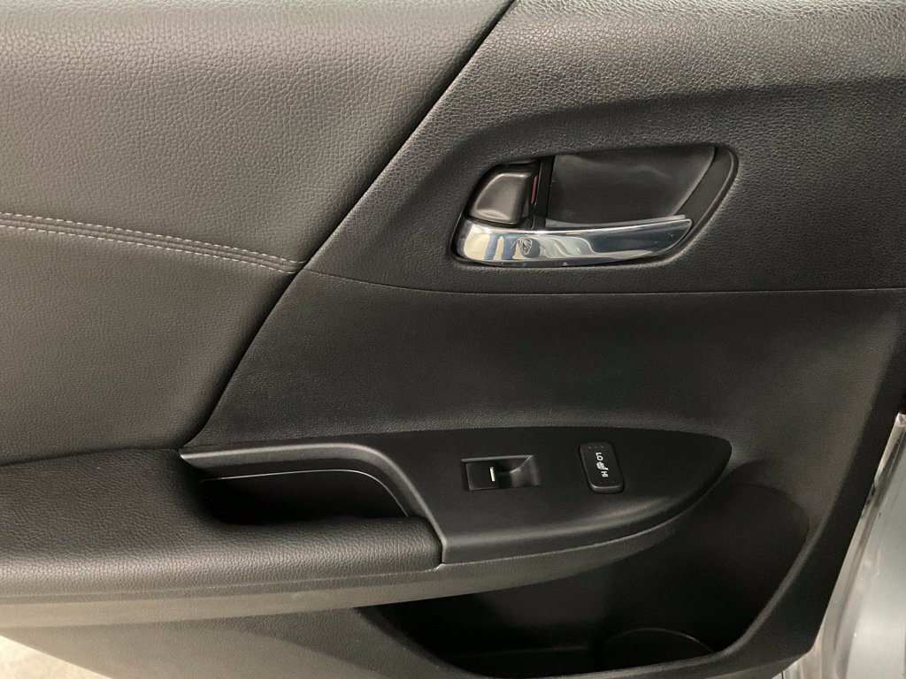 Used 2017 Honda Accord Touring image 34