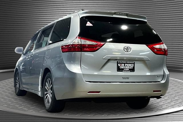 Used 2019 Toyota Sienna XLE FWD image 4