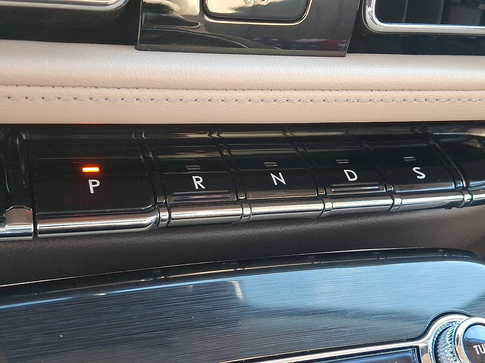 Used 2021 Lincoln Nautilus Reserve image 16