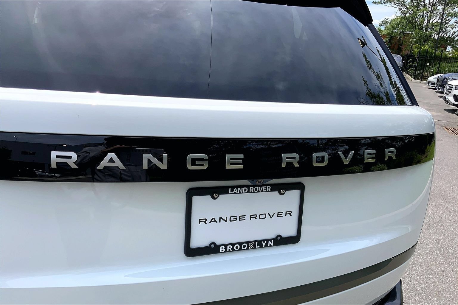 Certified 2025 Land Rover Range Rover Long Wheelbase SE AWD/4WD image 9