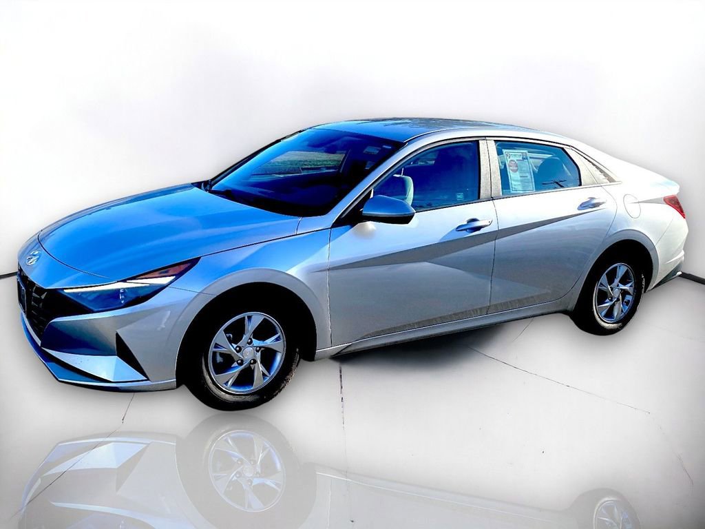 Used 2021 Hyundai Elantra SE image 2