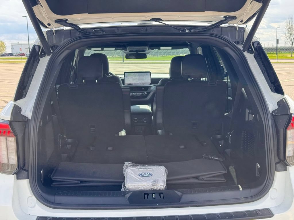 New 2026 Ford Explorer ST-Line w/ ST-Line Street Pack AWD/4WD image 36