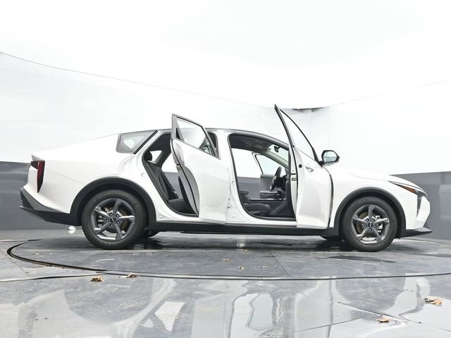 Used 2025 Kia K4 LXS image 73