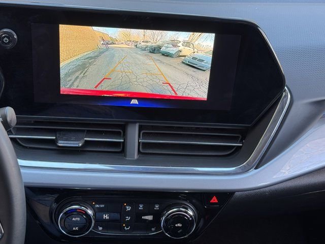 Used 2025 Chevrolet Trax LT w/ LT Convenience Package image 23