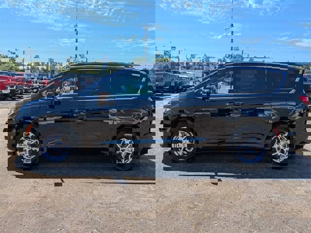 New 2026 Chrysler Pacifica Select image 7