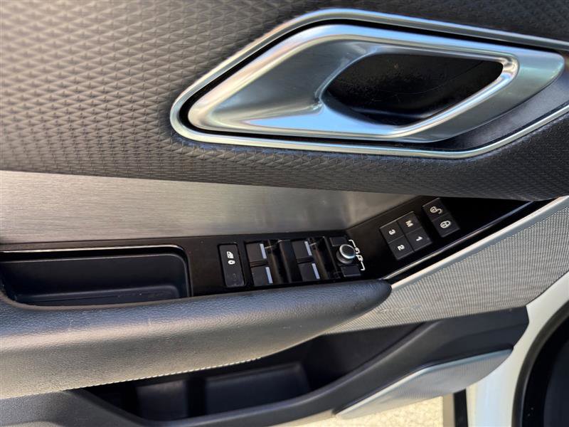 Used 2018 Land Rover Range Rover Velar R-Dynamic SE image 12