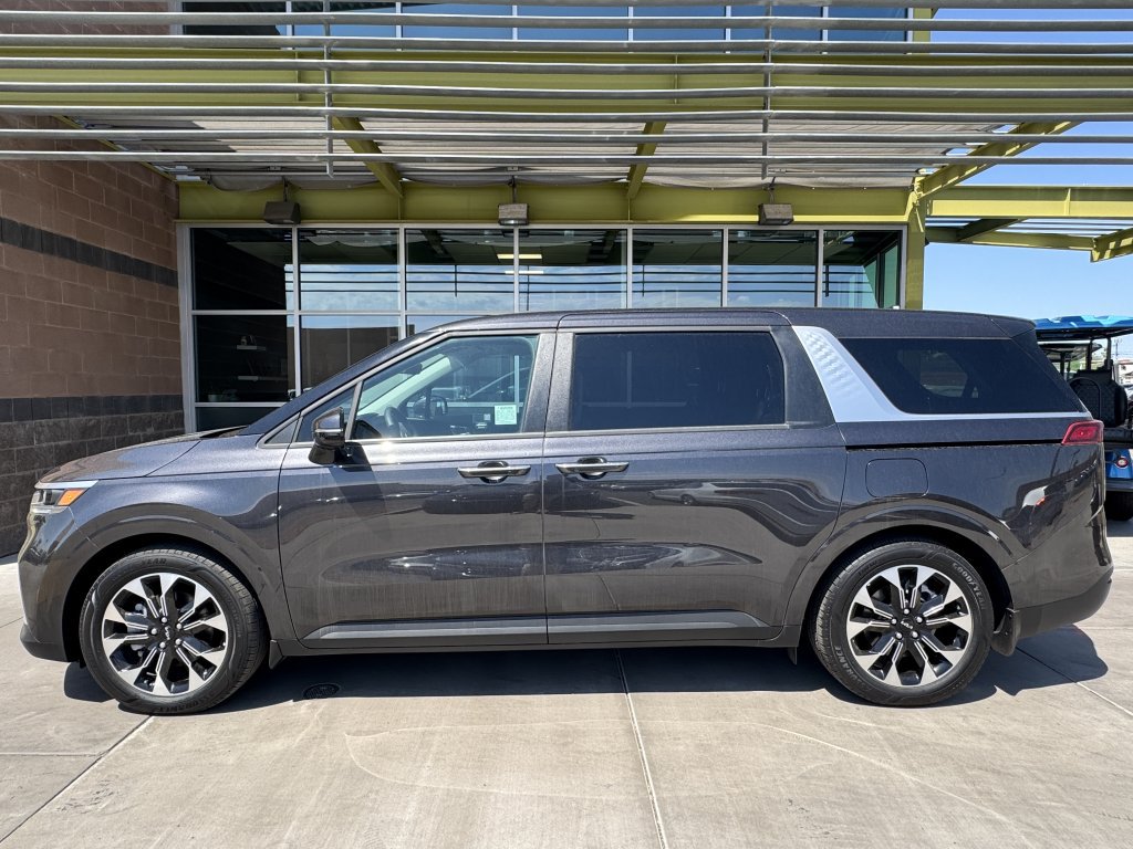 Used 2024 Kia Carnival EX FWD image 7