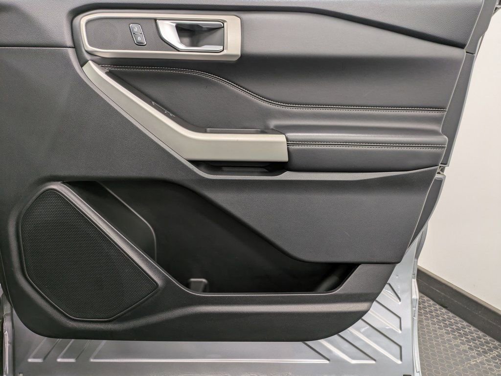 Used 2022 Ford Explorer XLT w/ Class IV Trailer Tow Package image 27