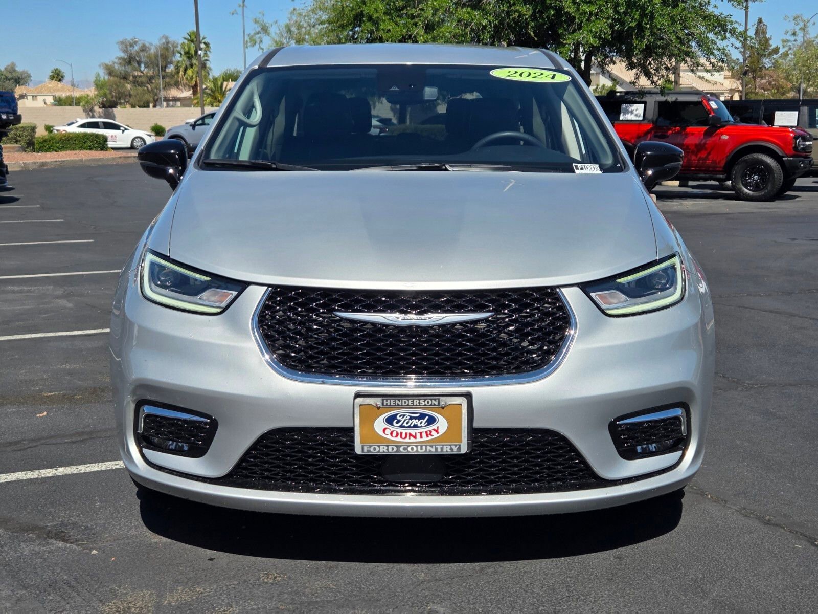 Used 2024 Chrysler Pacifica Touring-L FWD image 8