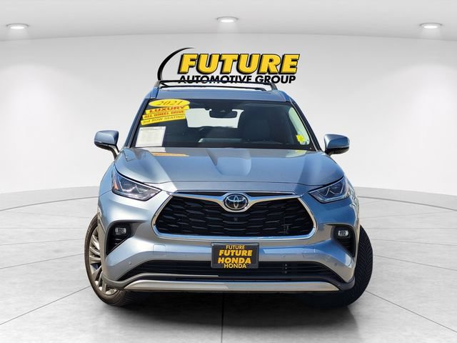 Used 2021 Toyota Highlander Platinum AWD/4WD image 2