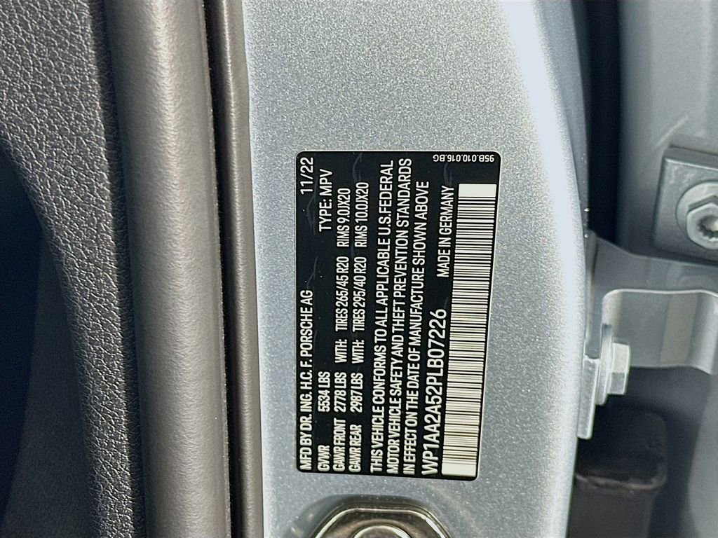 Certified 2023 Porsche Macan image 34