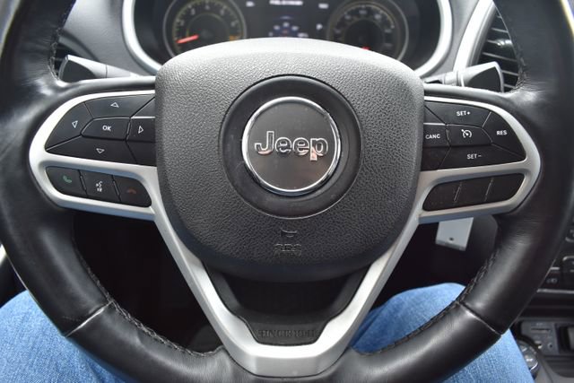 Used 2018 Jeep Cherokee Trailhawk w/ Cold Weather Group AWD/4WD image 21