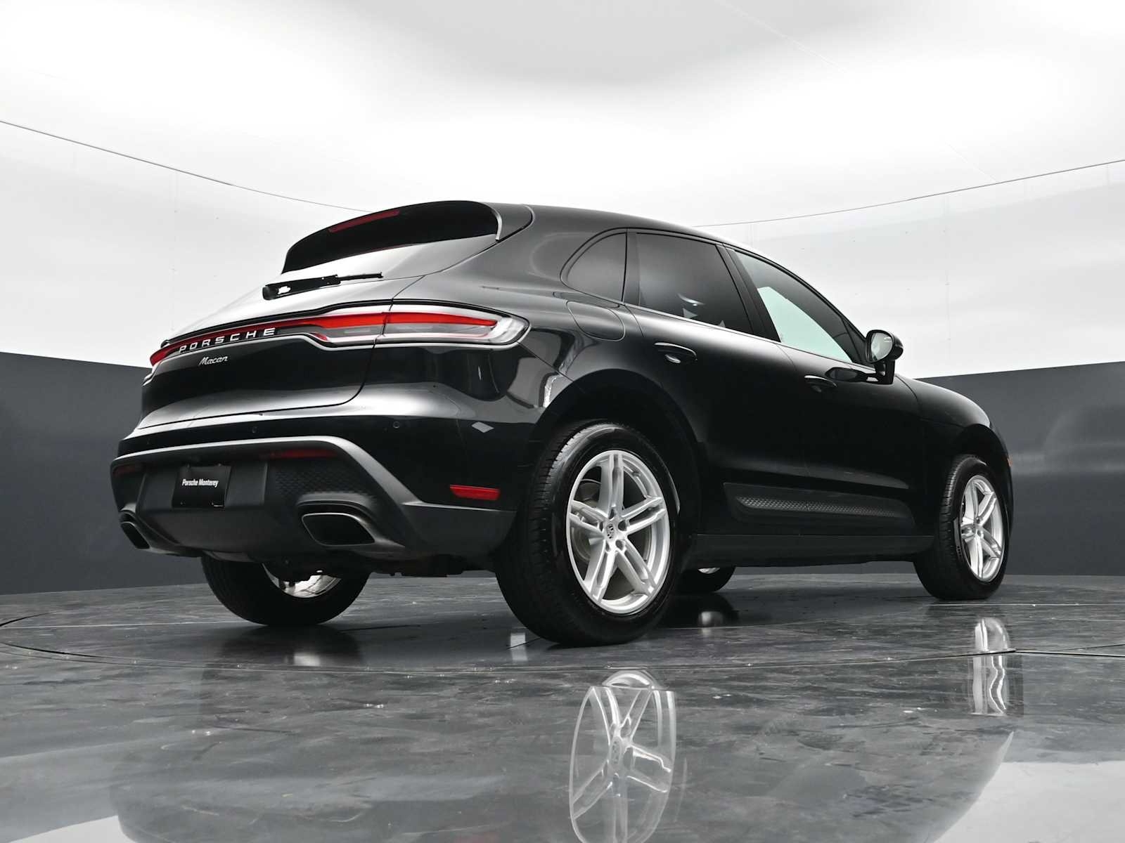Certified 2024 Porsche Macan AWD/4WD image 38