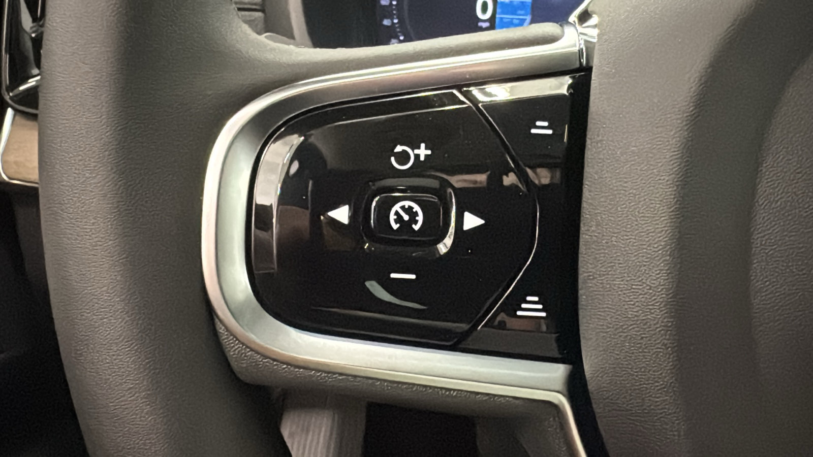 New 2026 Volvo XC90 B5 Core AWD/4WD image 13