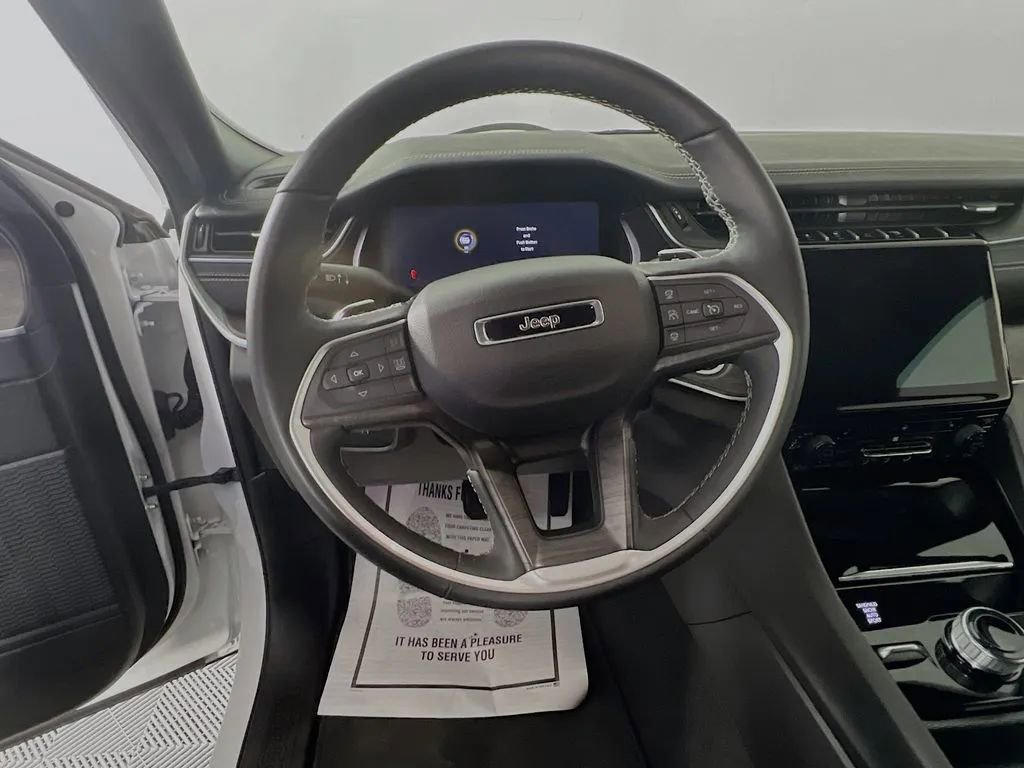 Used 2024 Jeep Grand Cherokee Limited AWD/4WD image 12