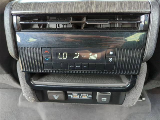 Used 2024 Jeep Wagoneer L Series II w/ Flexible Seating Group image 16