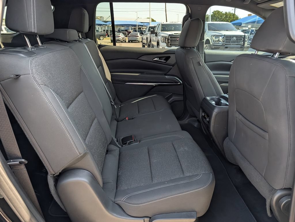 Used 2025 Chevrolet Traverse LT FWD image 30