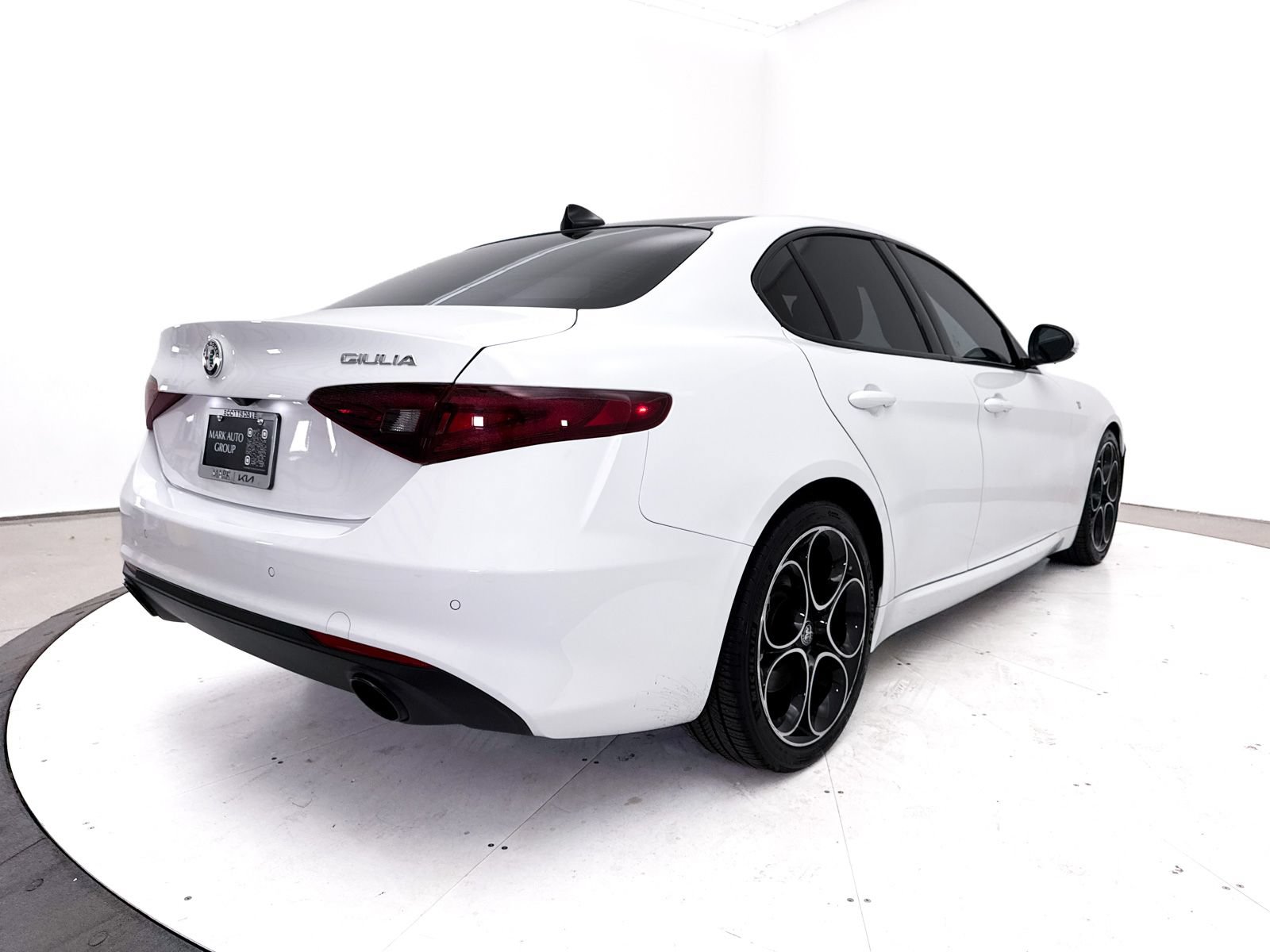 Used 2022 Alfa Romeo Giulia Ti w/ Active Assist Plus Package RWD image 20